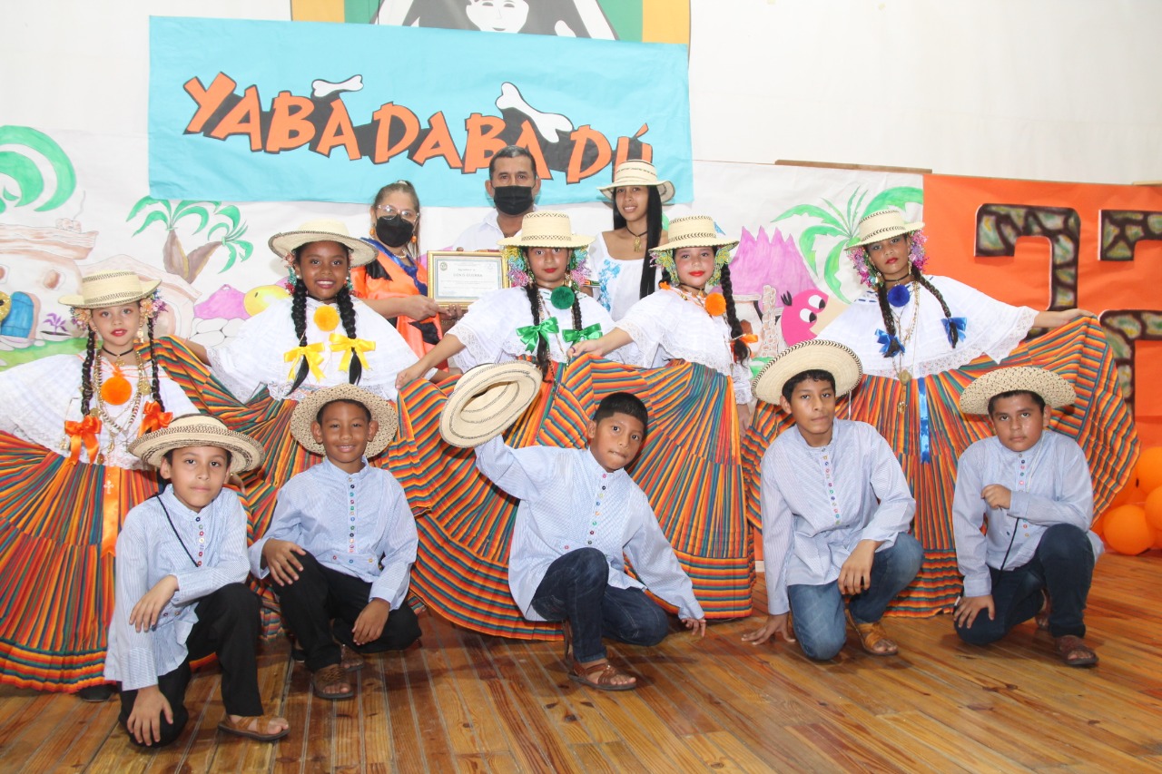 Programa de Parálisis Cerebral conmemora aniversario 37 con evento cultural artístico