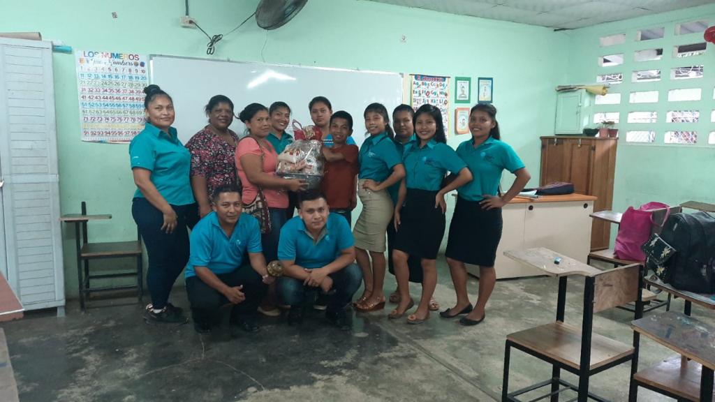 Estudiantes de Bocas del Toro reciben donaciones