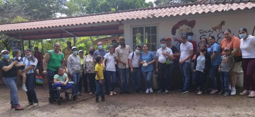 Estudiantes del Módulo de La Villa conocen finca agroturística