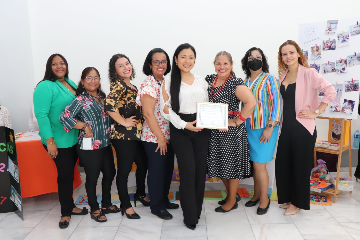 Presentan Experiencias Exitosas de estudiantes con discapacidad