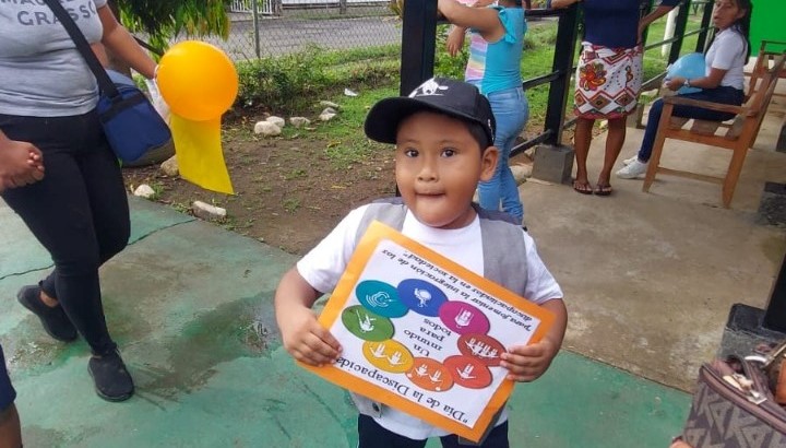 Caminan para sensibilizar  en el tema de discapacidad
