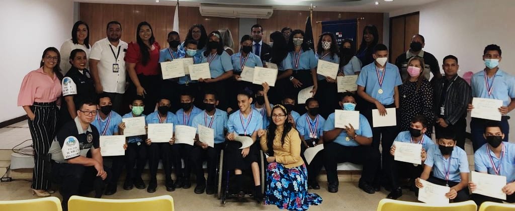 Estudiantes de Herrera culminan programa de prevención 