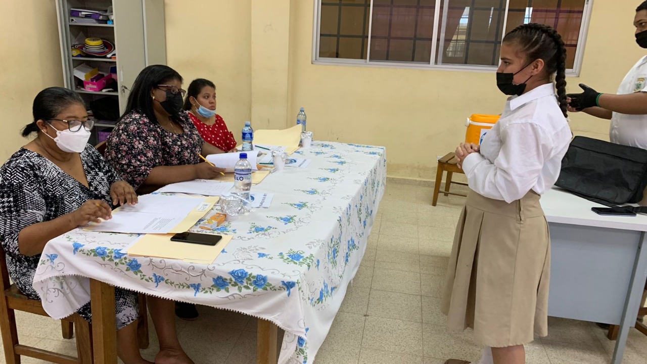 Graduandos en Bocas del Toro presentan trabajos finales    