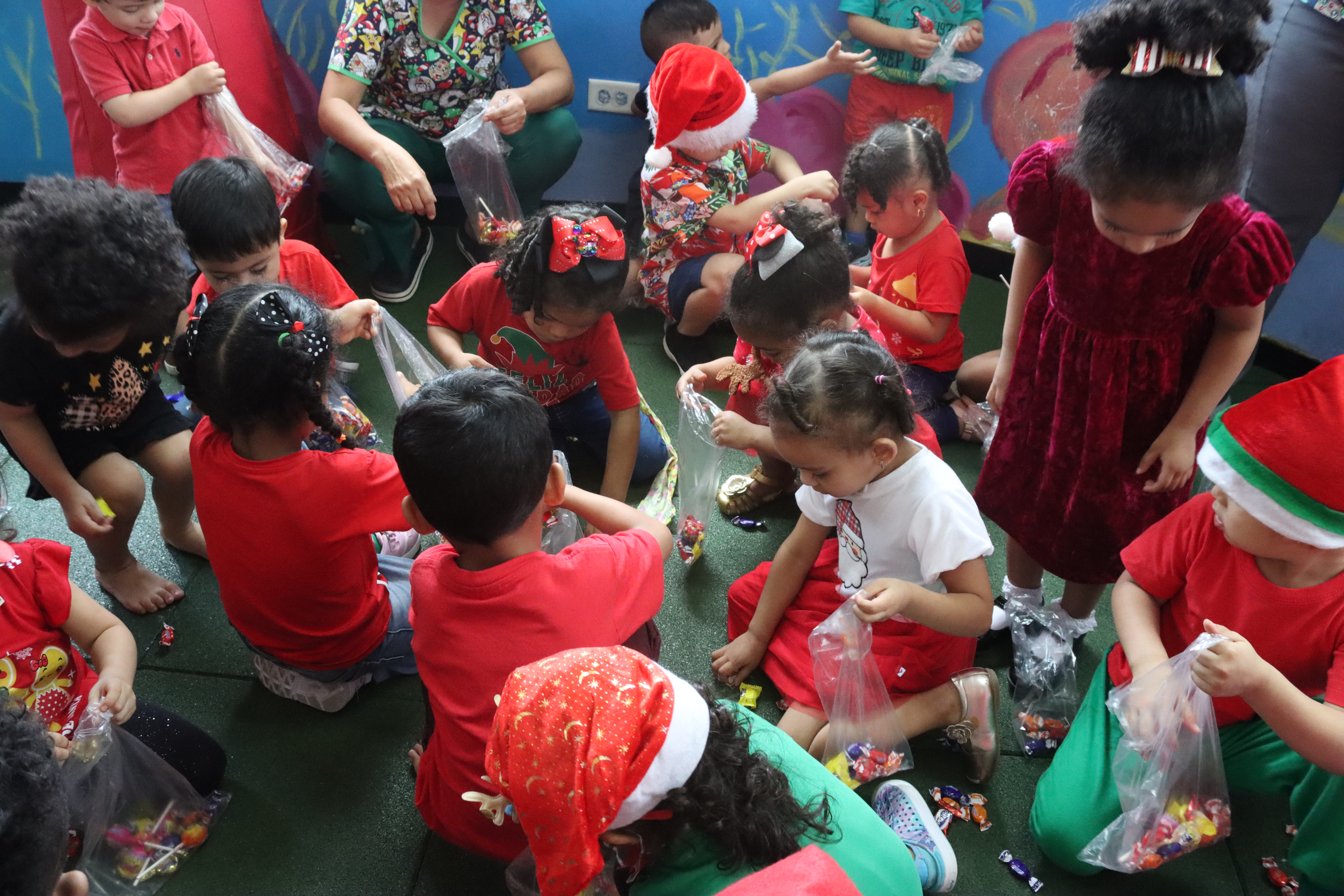 Niños del CAIPI del IPHE aprenden sobre la tradición navideña