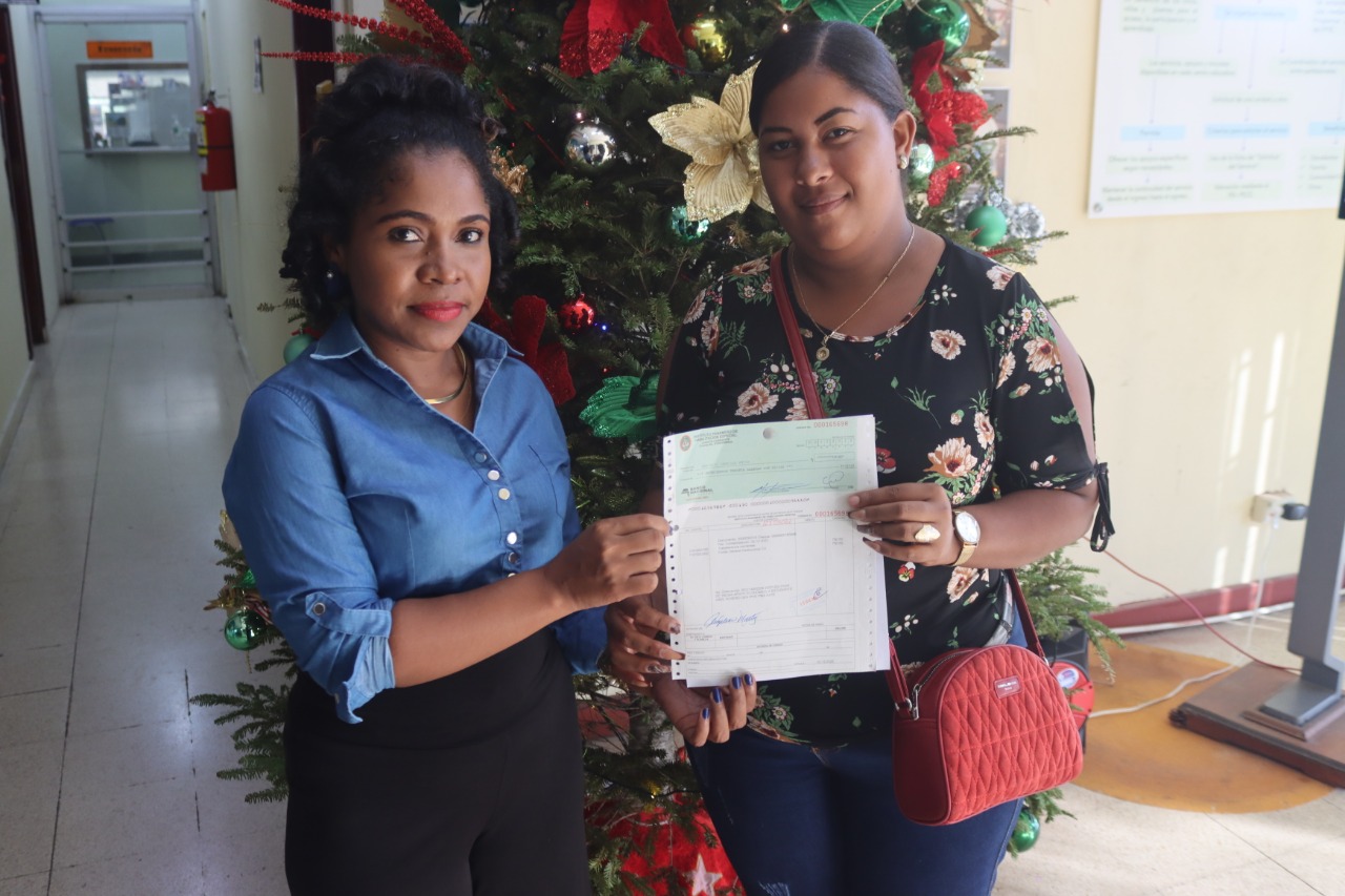 Familia recibe apoyo económico para examen médico 