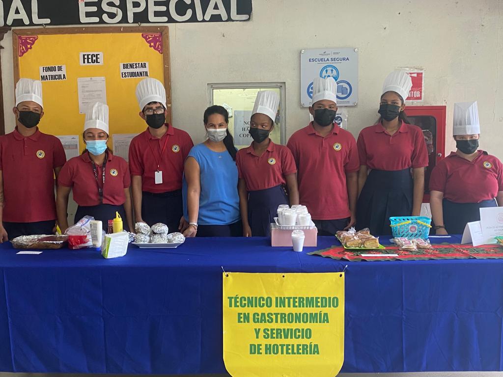 Estudiantes de CTI de la EVE realizan proyecto de emprendimiento.