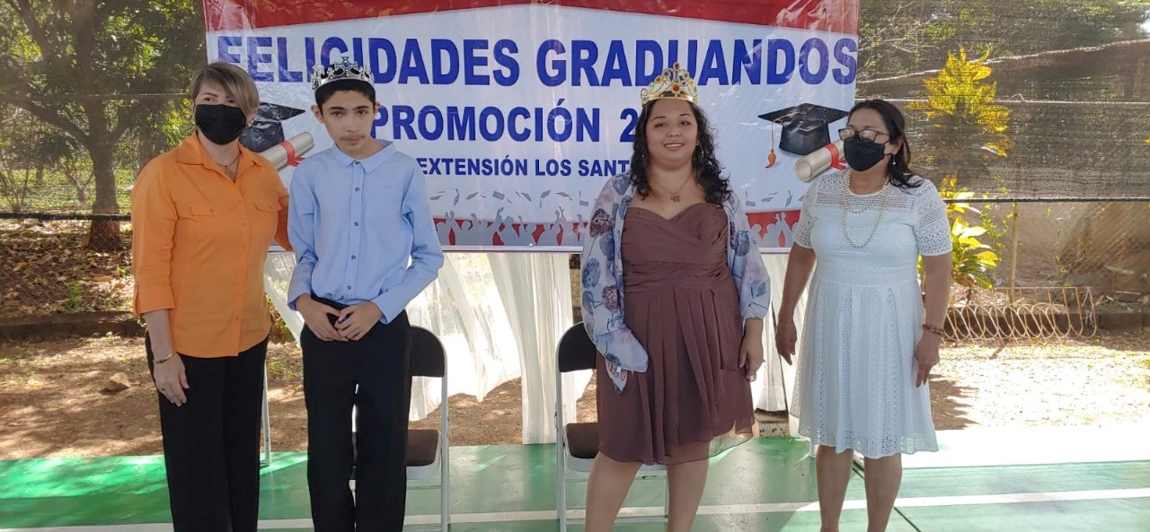 Agasajan a estudiantes graduandos de Los Santos  