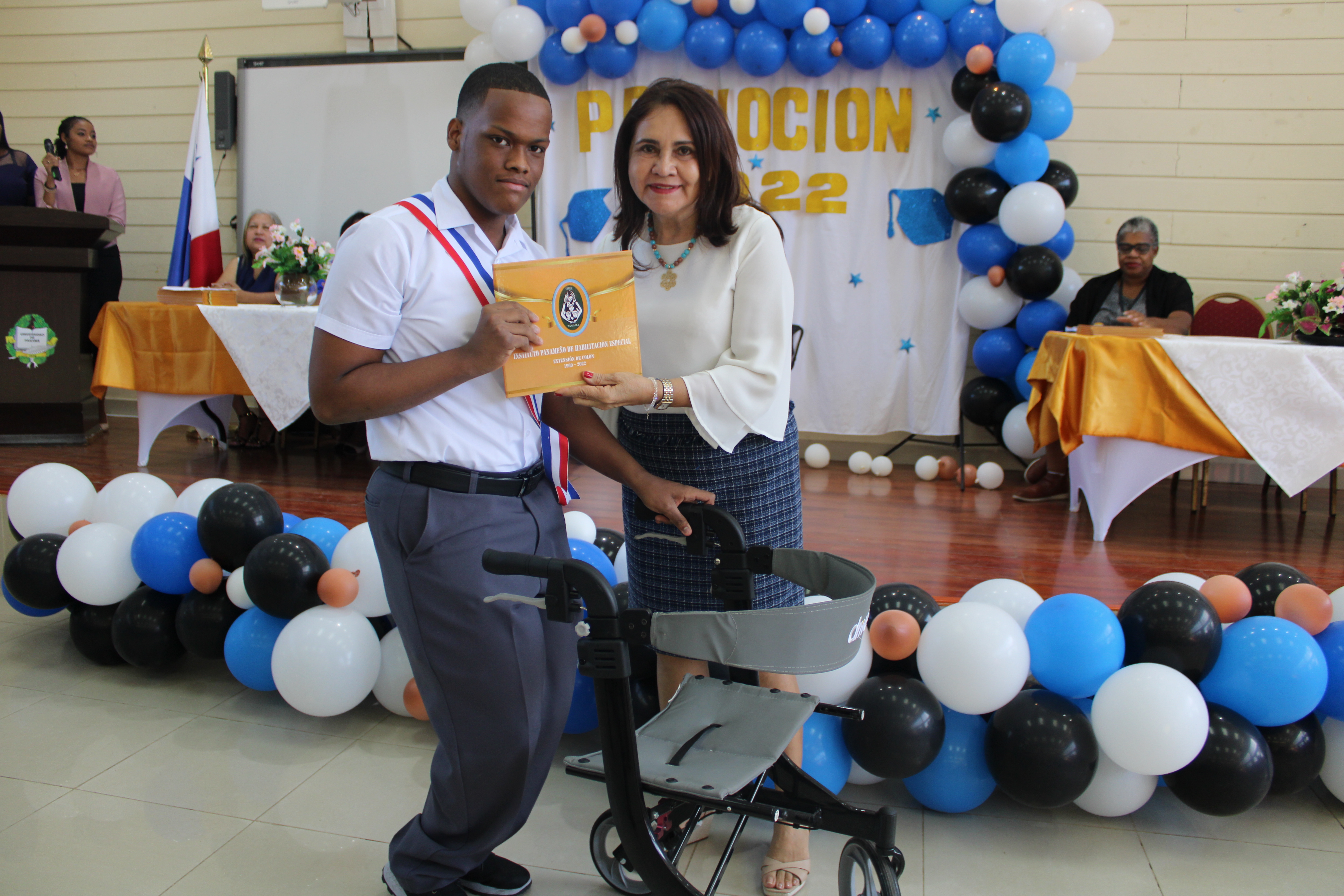 Estudiantes del IPHE de Colón, Reciben sus certificados de graduación 