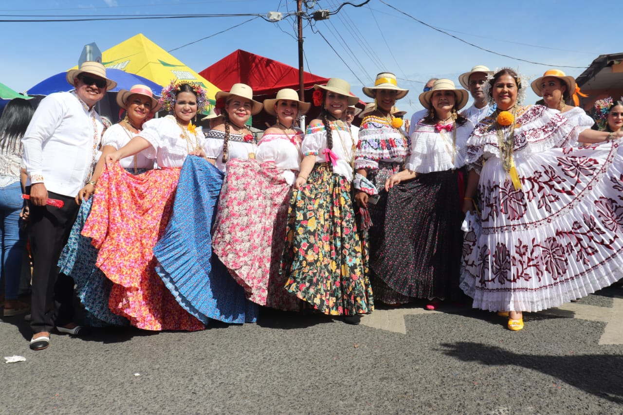 IPHE enaltece nuestro folclor en el Desfile de Las Mil Polleras
