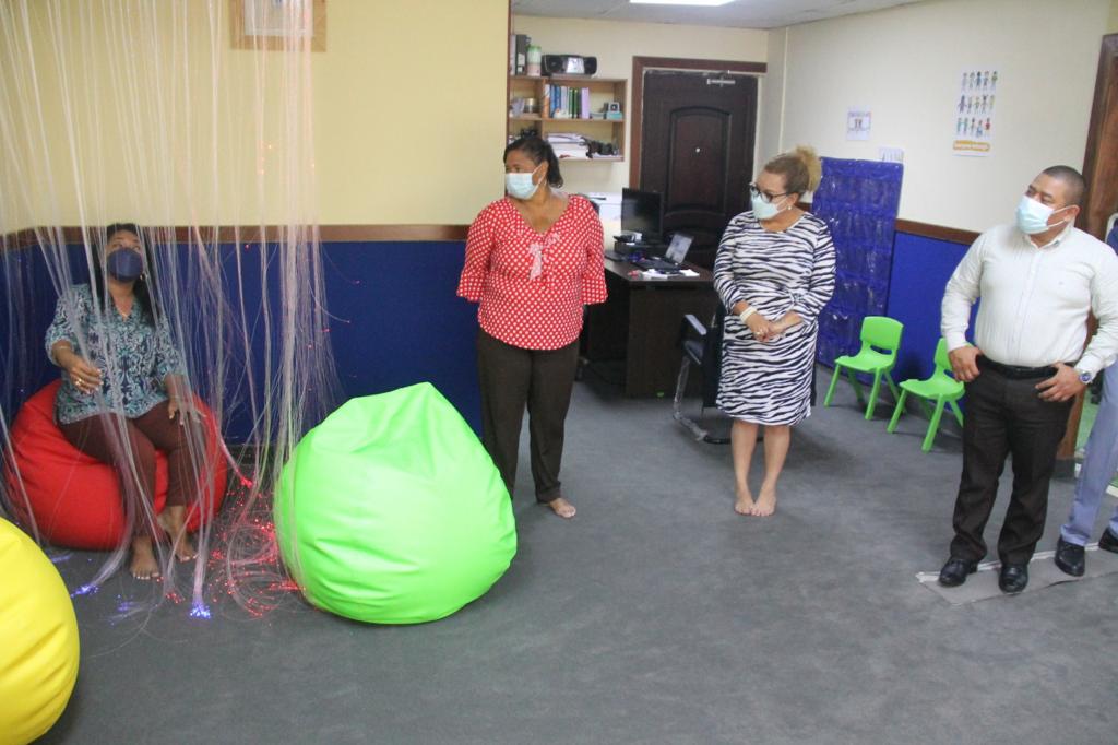Directores de Escuelas Inclusivas conocen el Centro de Recursos