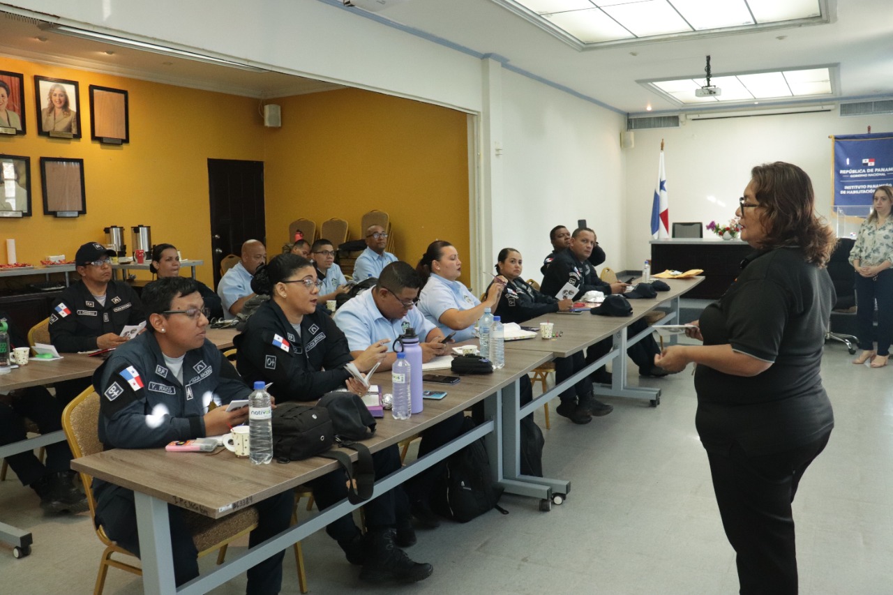 Músicos de la Policía Nacional, reciben certificados para el abordaje en la enseñanza a niños con Autismo y otras discapacidades