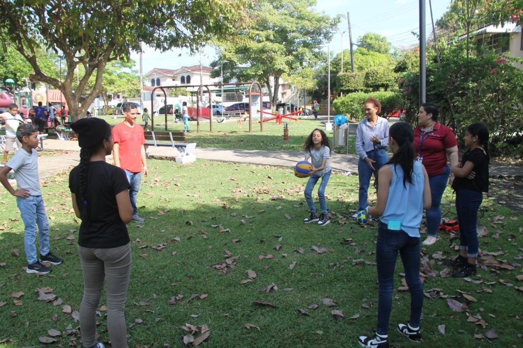 Estudiantes de ENSOR se recrean al aire libre  