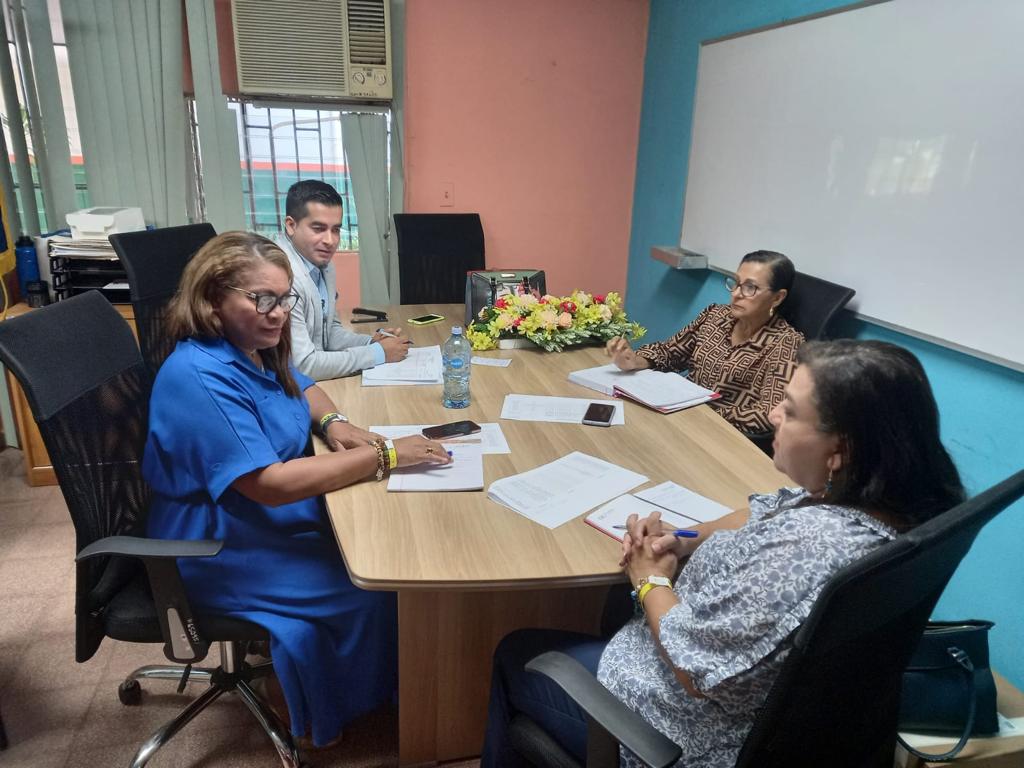 Coordinan acciones educativas en el IPHE de Herrera