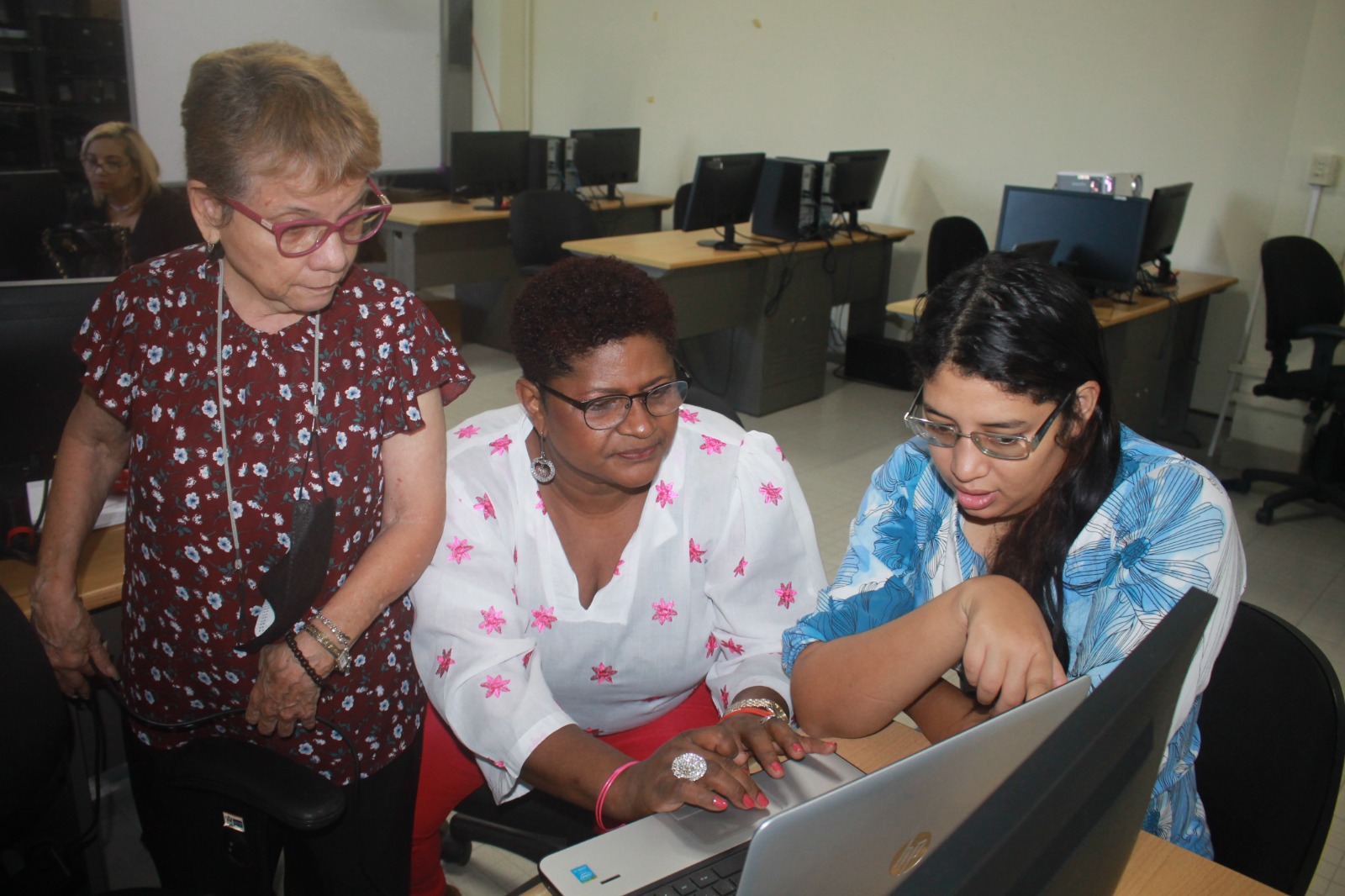 Concluyen capacitaciones sobre investigación educativa y asertividad del docente