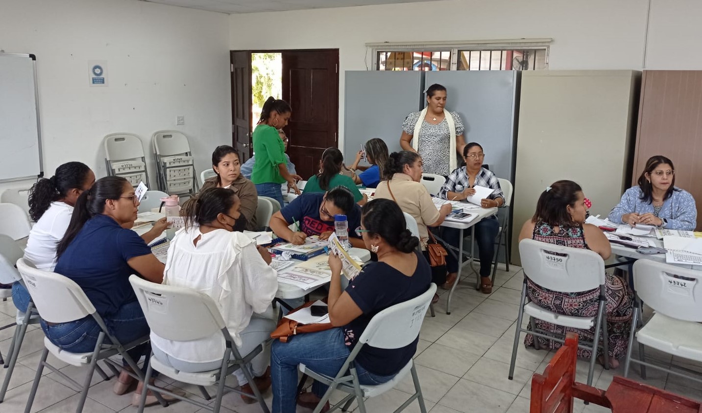 Docentes y técnicos concluyen seminario sobre estrategias de comunicación aumentativa
