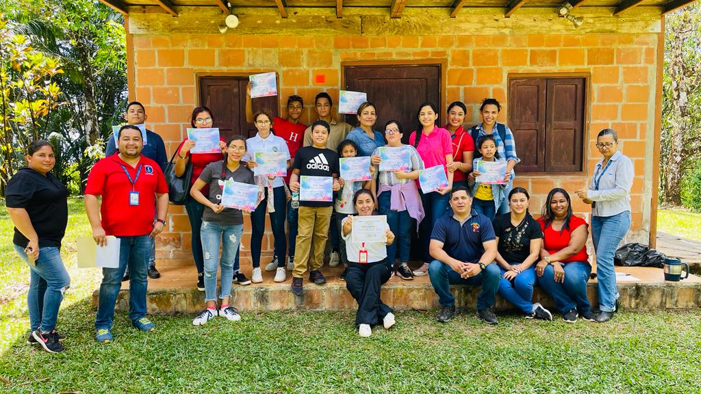 Estudiantes de Herrera participan en taller de arte y comunicación