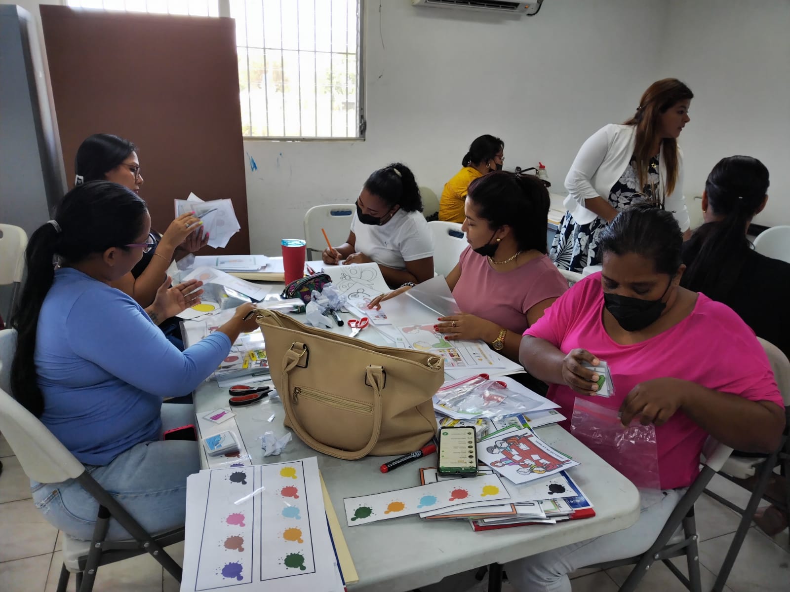 Especialistas aumentan sus conocimientos para crear material didáctico