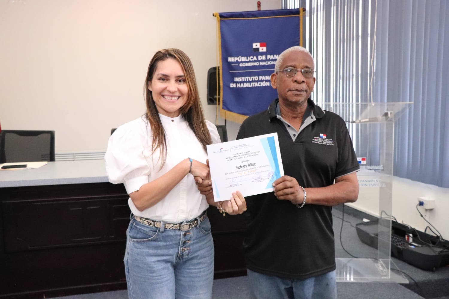 Servidores públicos culminan curso de Alfabetización