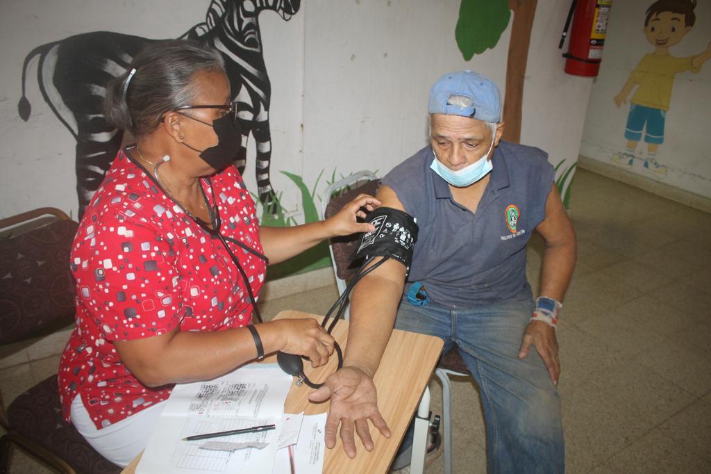 Servidores públicos participan en jornada de salud