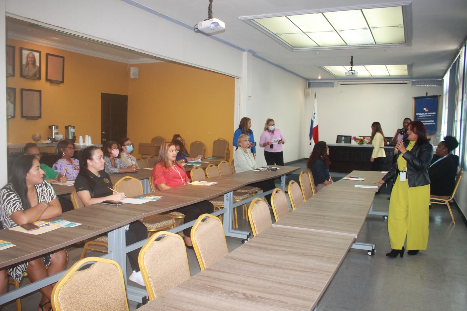 Resaltan rol de la mujer con actividad institucional