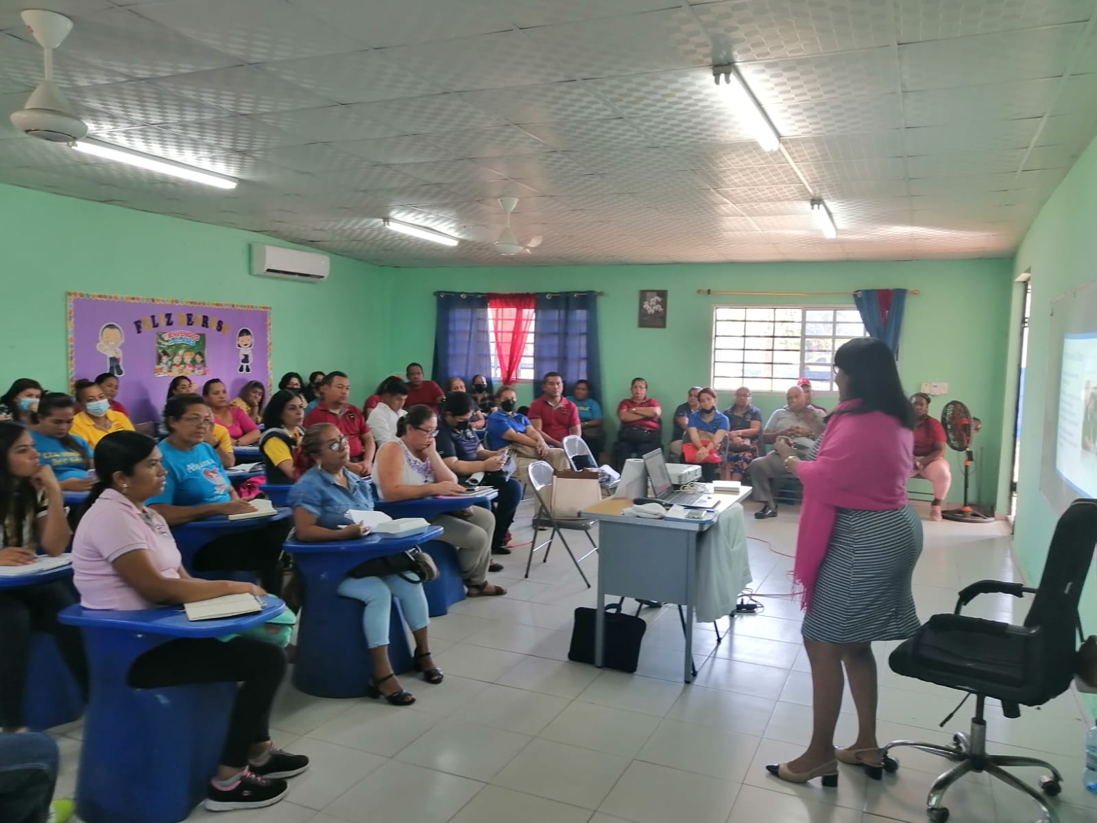 Docentes de Panamá Este refuerzan conocimientos