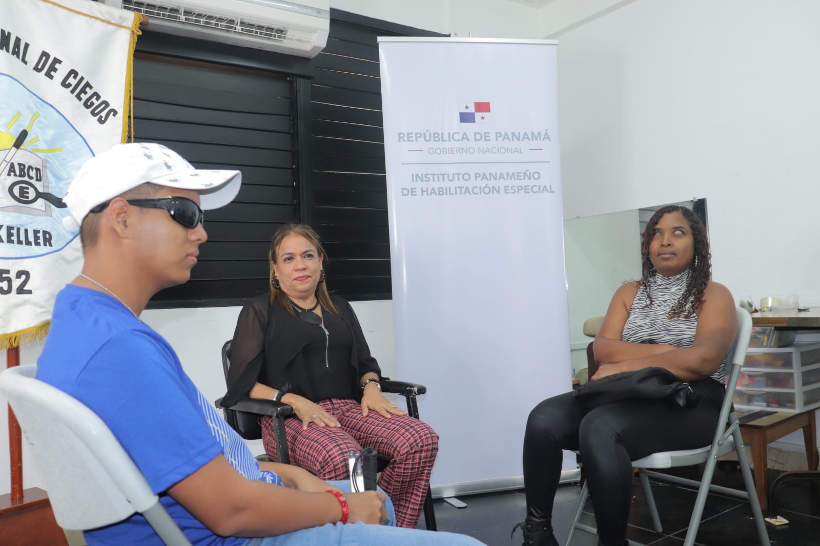 Realizan conversatorio para concienciar sobre el glaucoma