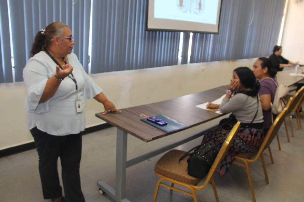 Mujeres y estudiantes son capacitados en Violencia de Género