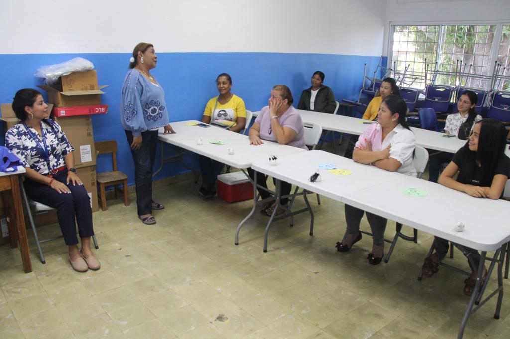 Padres de familia de ENSOR participan de docencia