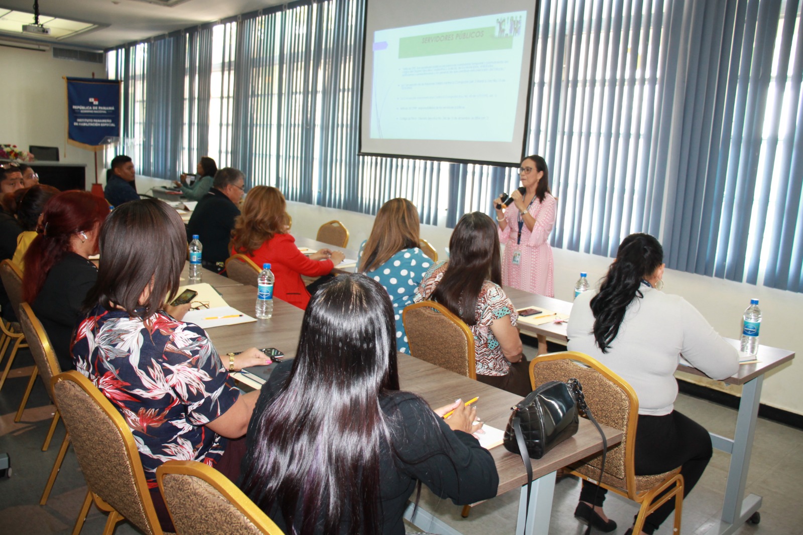 Servidores públicos se capacitan en temas administrativos y legales