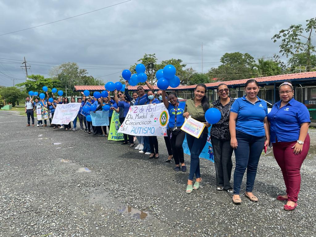 Cadena humana por el Autismo en Bocas del Toro