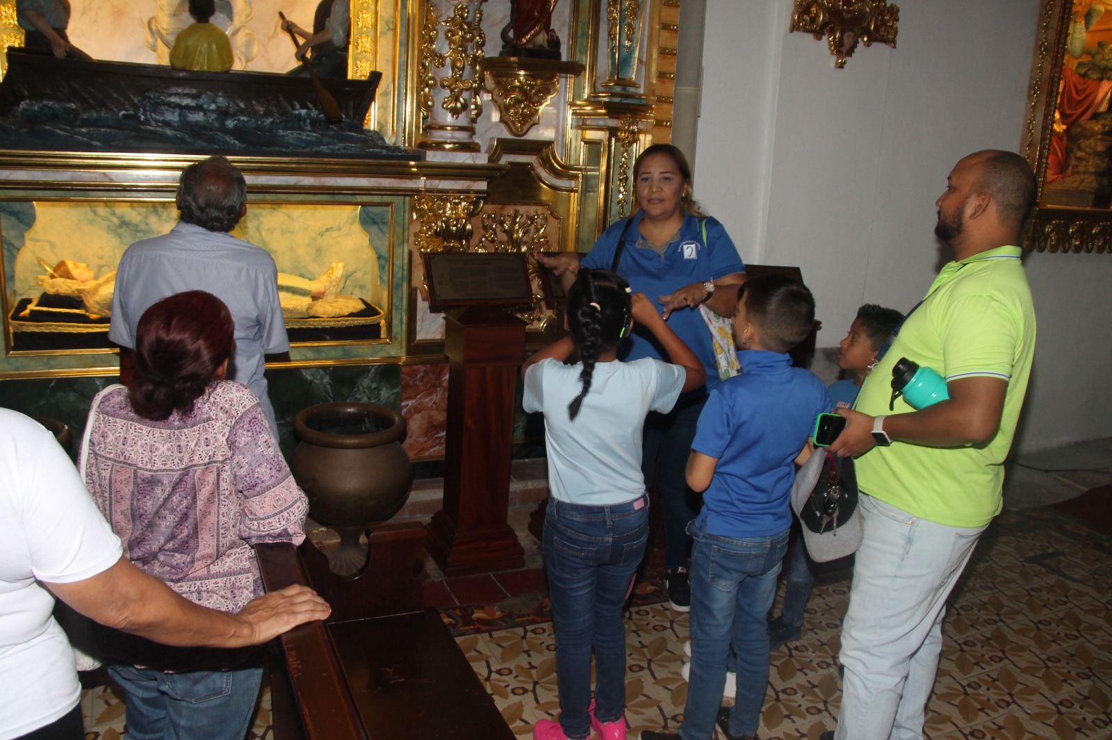 Estudiantes de ENSOR visitan Iglesias de San Felipe