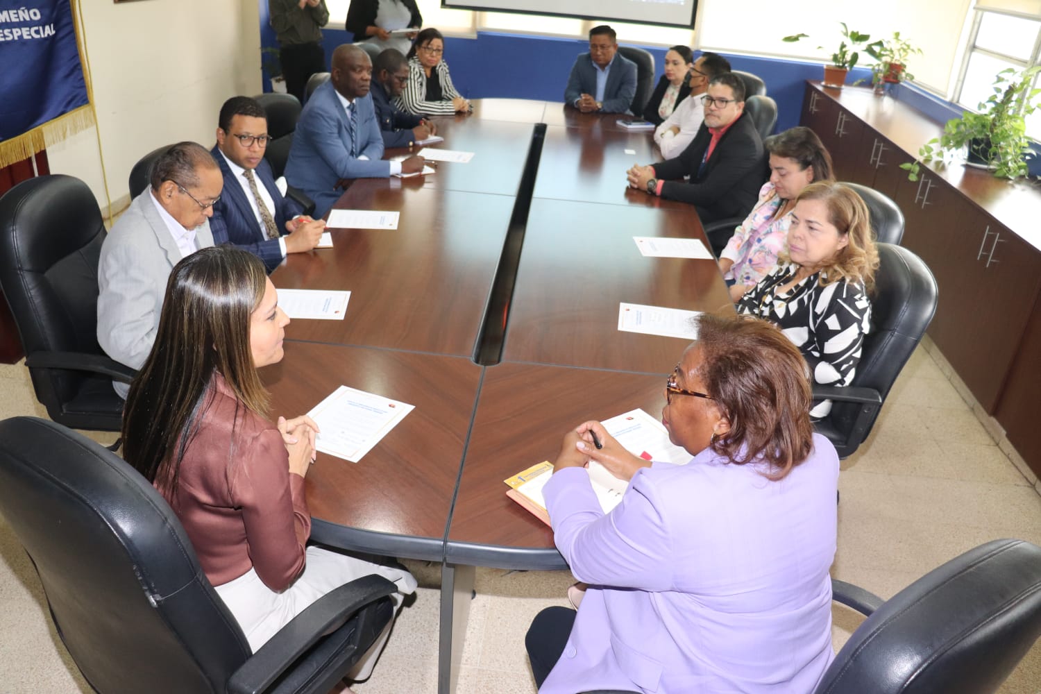 IPHE recibe la visita de Embajadora de Angola en Cuba concurrente con Panamá