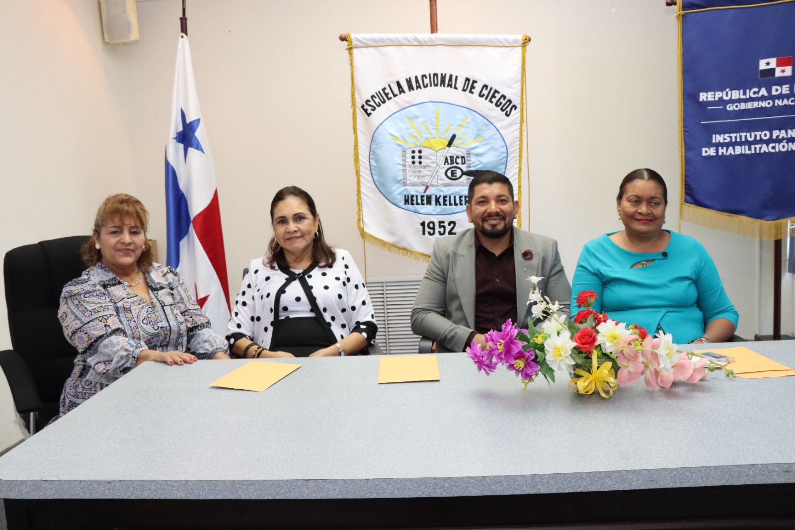 Comunidad educativa de la Escuela de Ciegos conmemora natalicio de Helen Keller