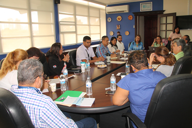 Presentan Plan Operativo Anual a nuevos jefes de servicios técnicos y médicos del IPHE