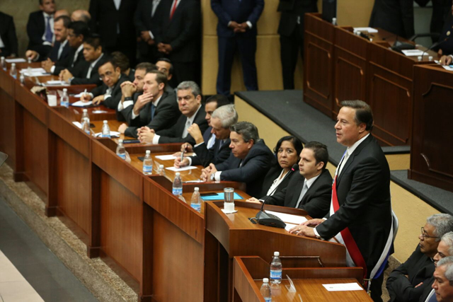 Autoridades del IPHE presentes en el acto de inauguración de un nuevo periodo de sesiones legislativas