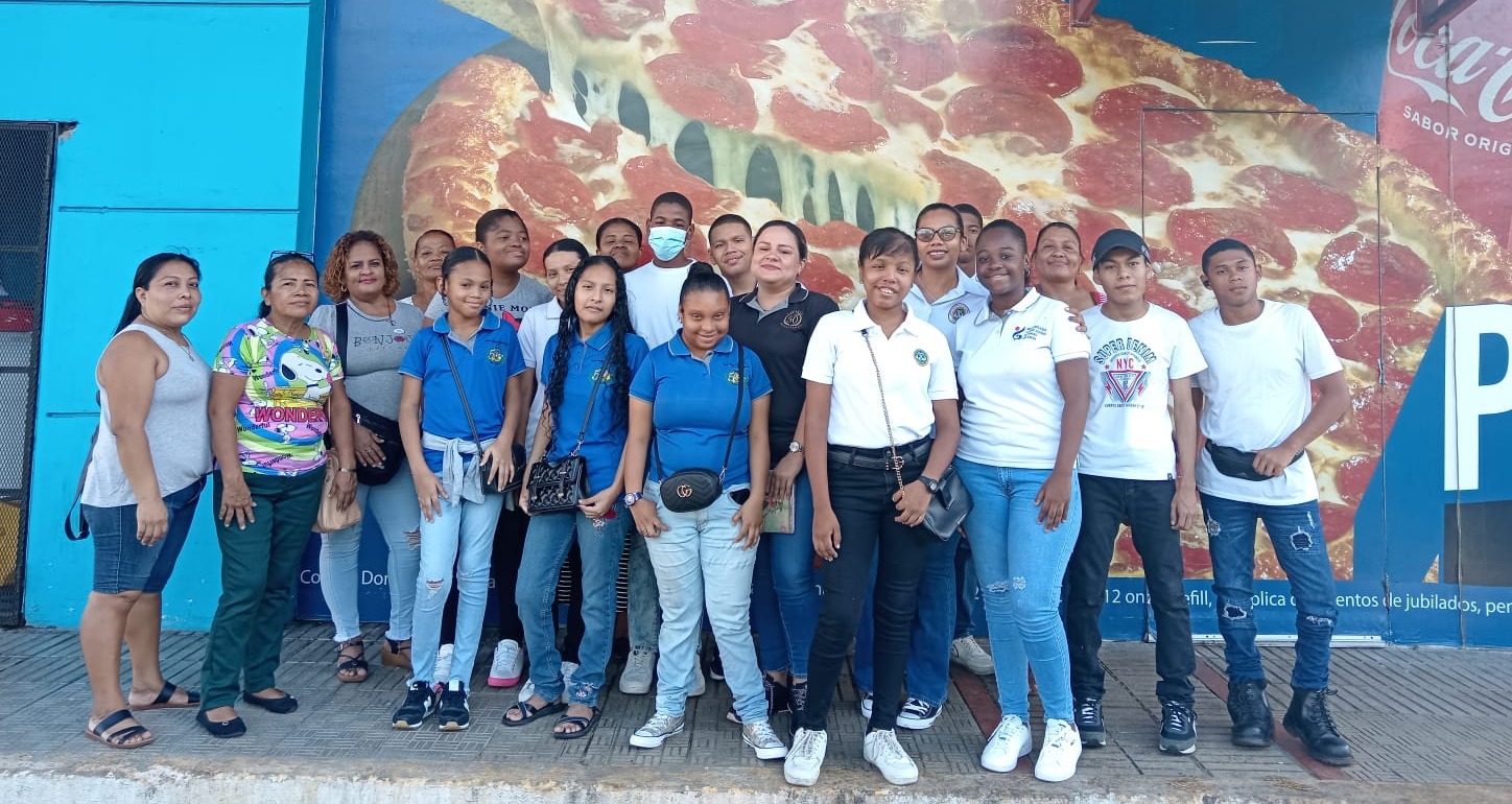 Estudiantes de Colón viven la experiencia de un día de trabajo