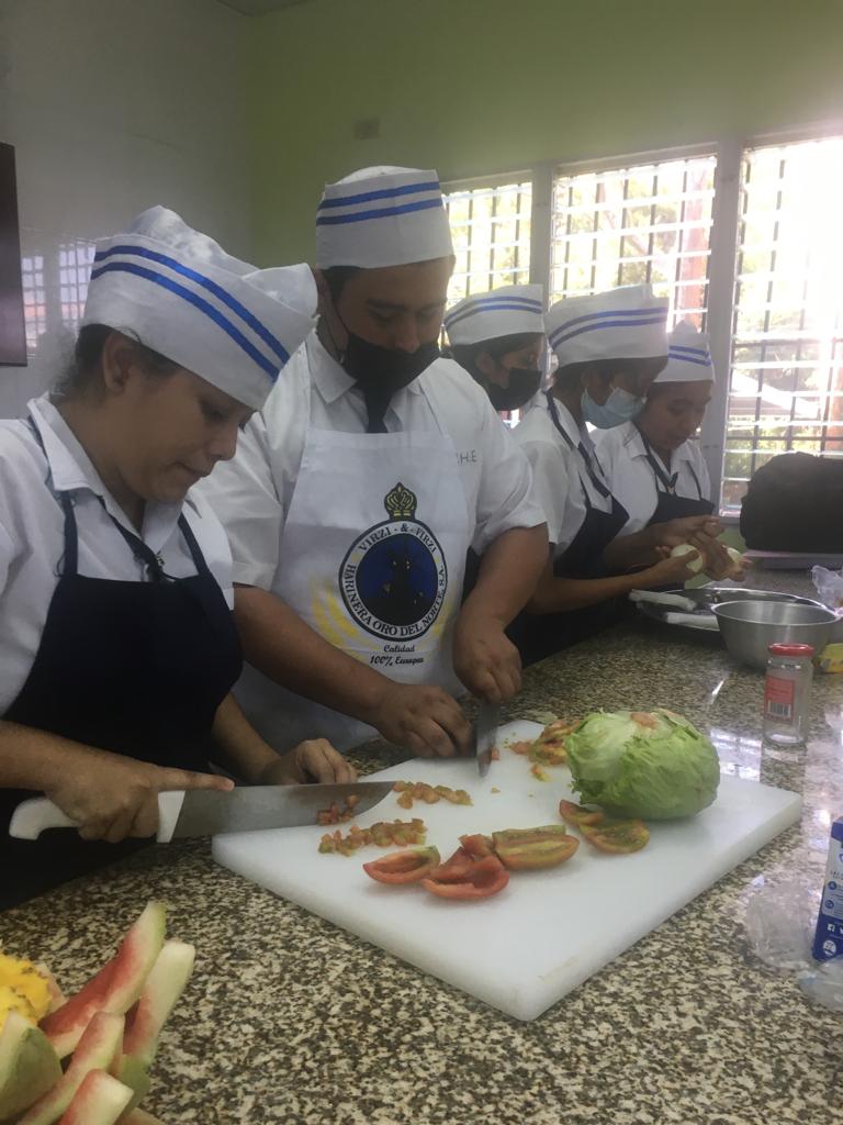 Estudiantes de Penonomé realizan receta de “Cocina tradicional panameña”
