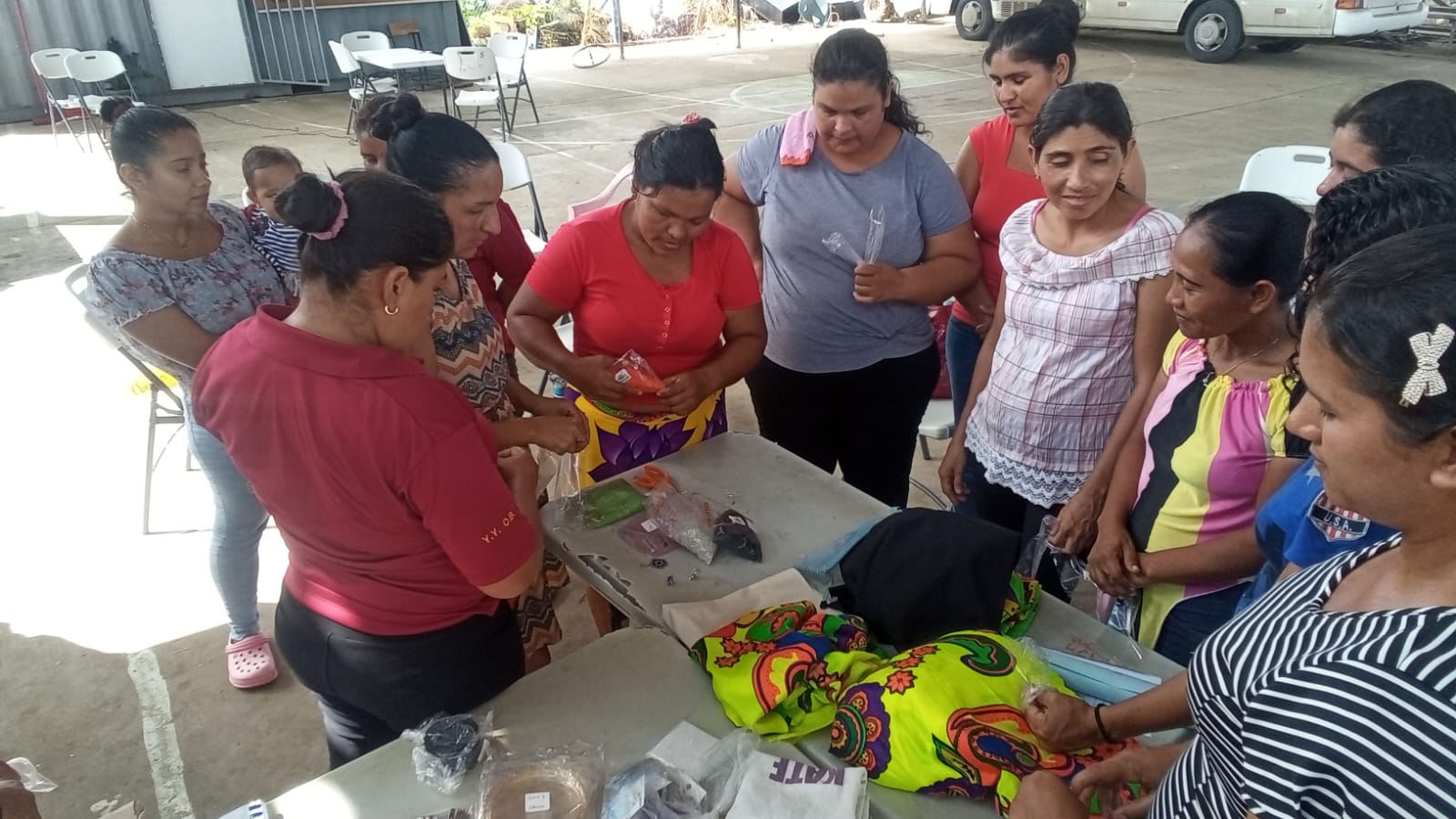 Madres de Darién participan en taller de manualidades
