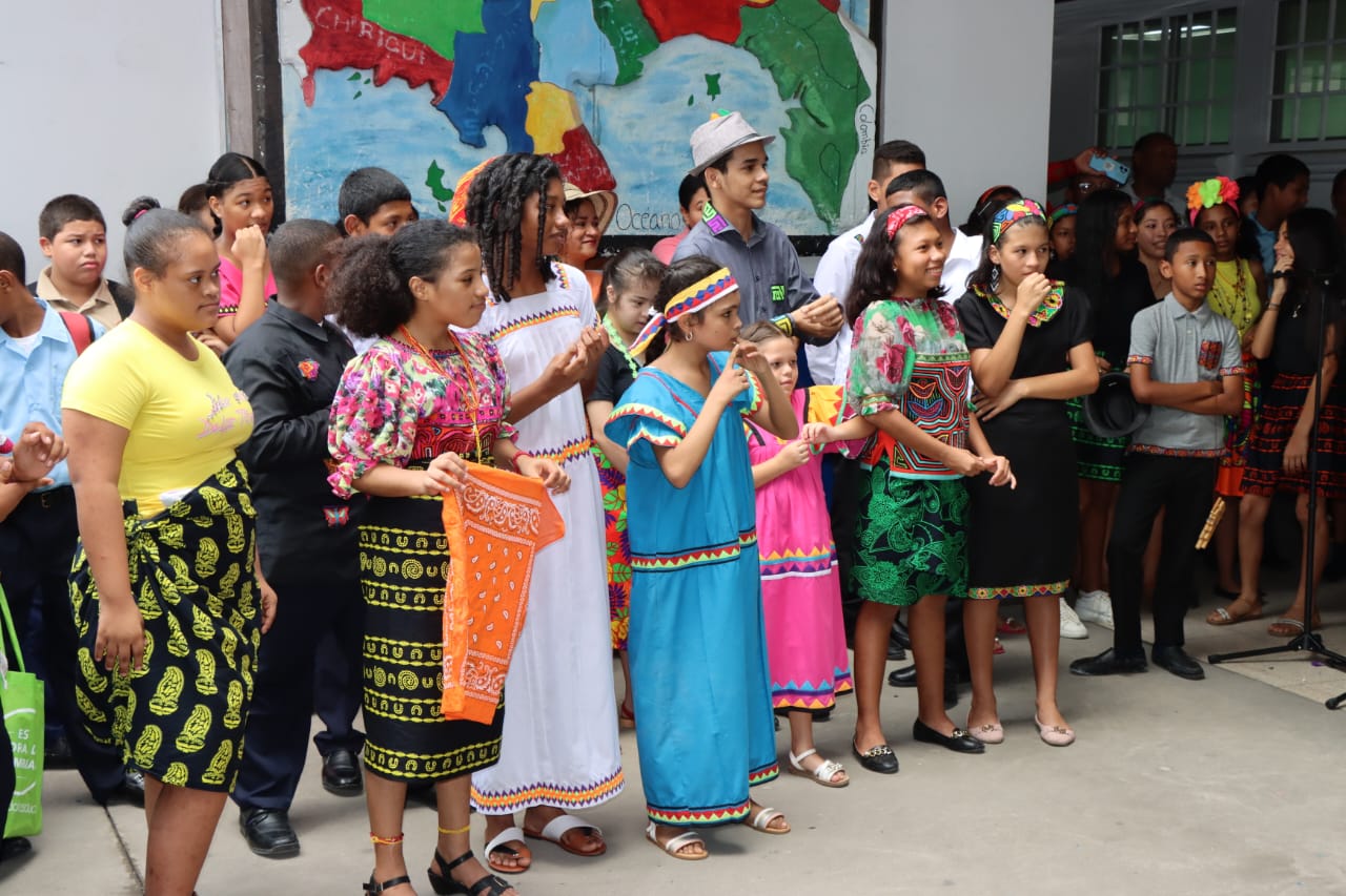 Estudiantes resaltan tradiciones de los Pueblos Originarios