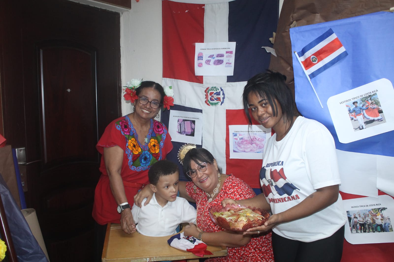 Estudiantes de Parálisis Cerebral conmemoran “Día Mundial del Folclore”