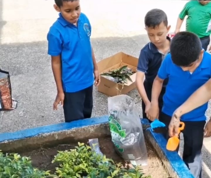 Estudiantes de Autismo participan del proyecto Siempre Verde