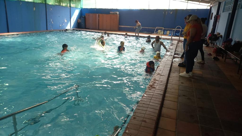 Estudiante con discapacidad intelectual de centros de inclusión participan en excursion