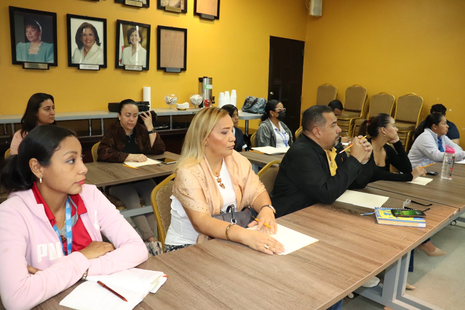 Servidores públicos se instruyen en temas de primeros auxilios