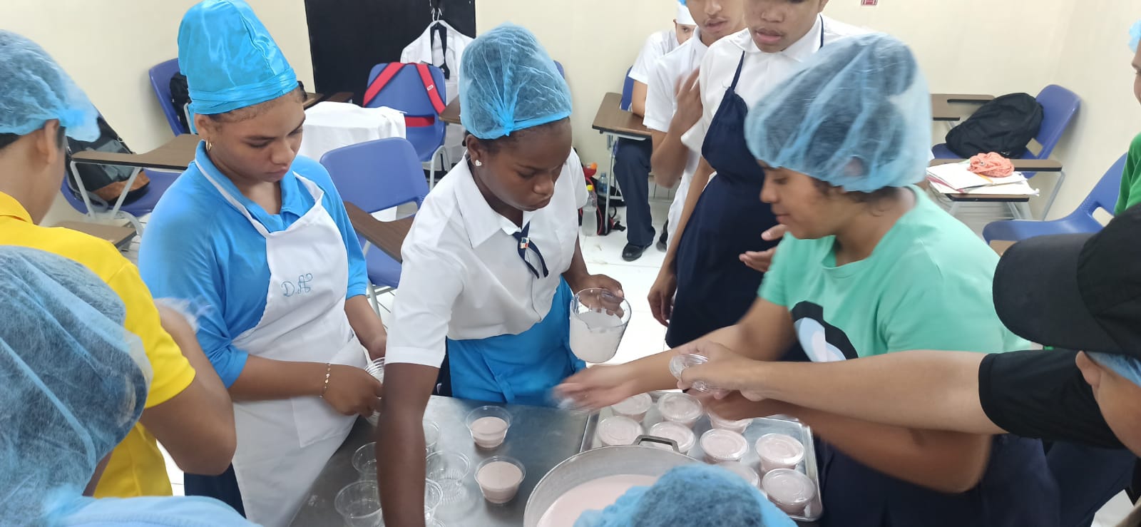Elaboran yogurt casero en CTI de Panamá Este