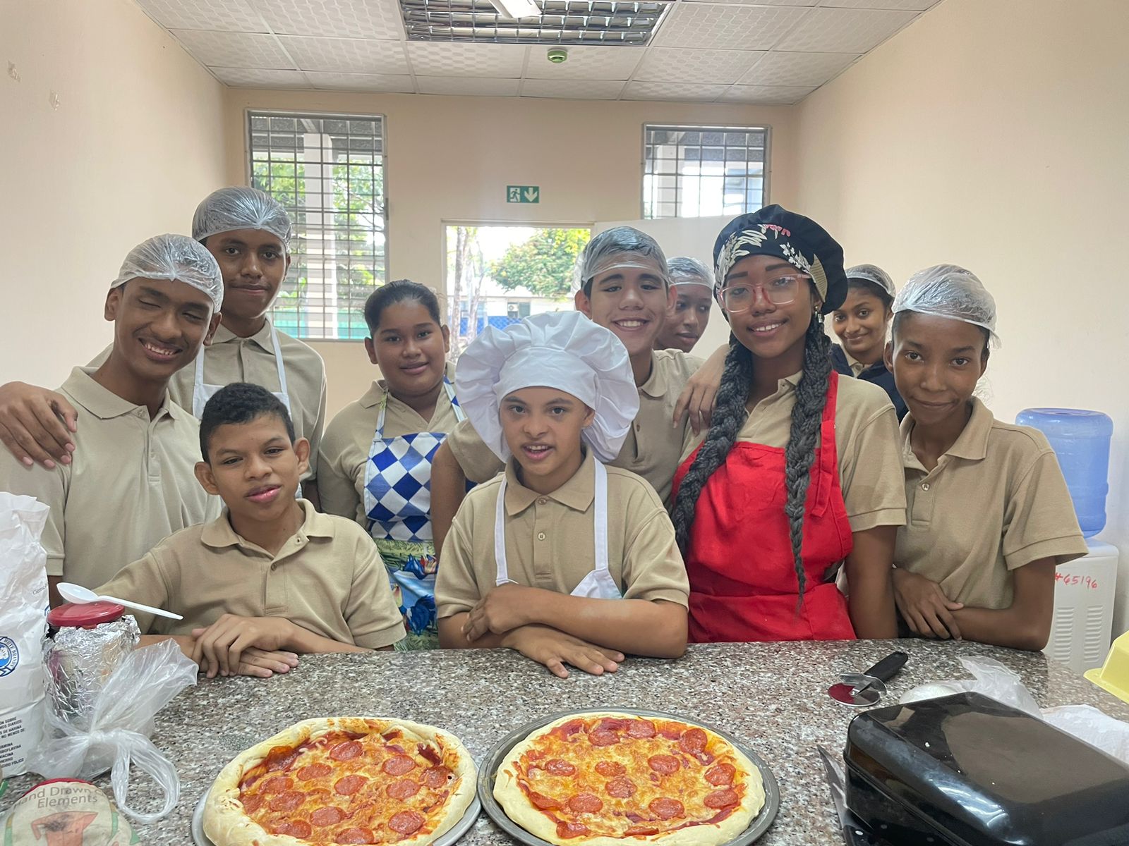 Estudiantes del CEVET aprenden a elaborar pizza