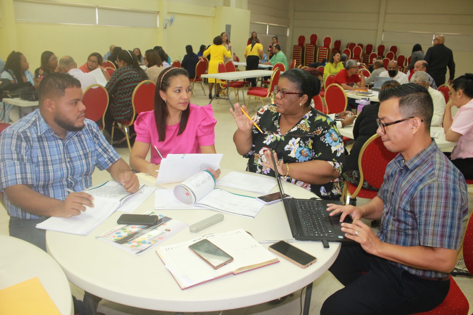 Actualizan marcos curriculares de las Carreras Técnicas Intermedias