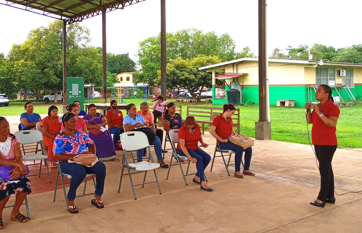 Consejeros en Rehabilitación orientan a acudientes en servicios institucionales