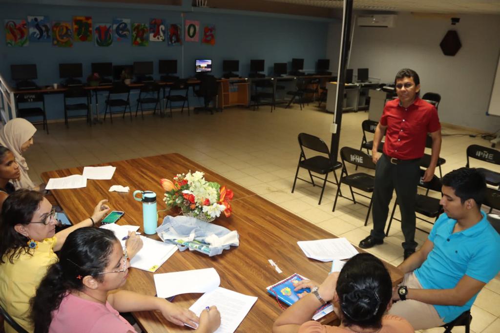 Capacitan a padres y docentes de Veraguas en tiflotecnología