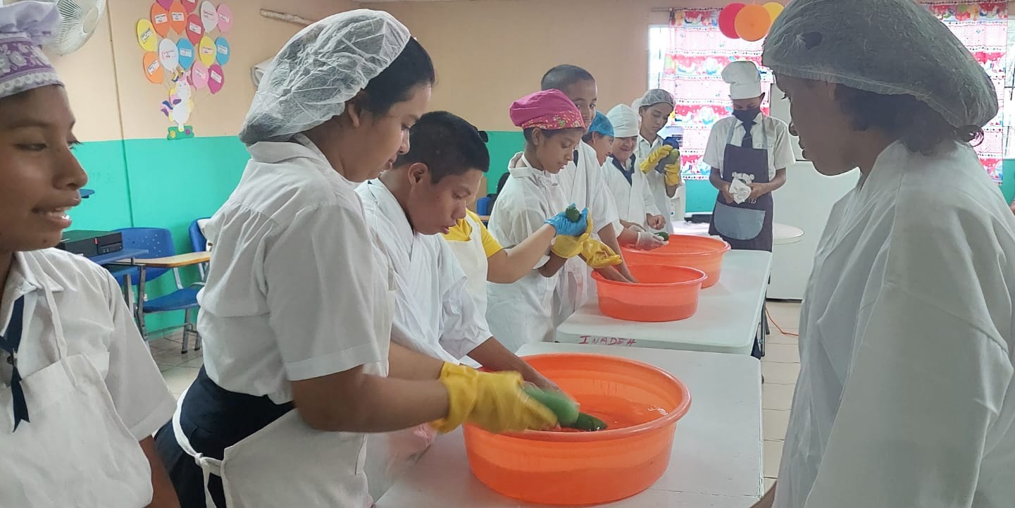 Estudiantes de CTI de Veraguas desarrollan producción agropecuaria