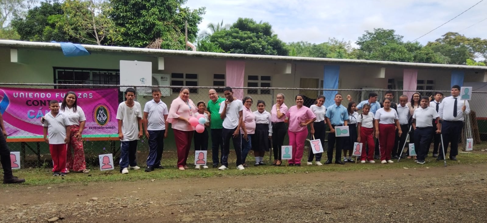 Conmemoran Mes de la Cinta Rosada en Darién